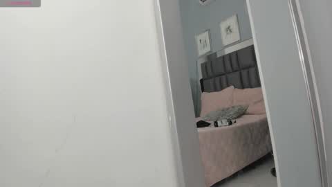 Snapshot of sienna_miller_27 chatting on 10/26/25, 11:27 Keira online show from 10/26/25, 11:27