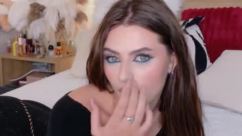 Snapshot of sienna_voss chatting on 01/18/26, 08:23 sienna_voss online show from 01/18/26, 08:23