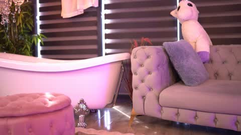 Sienna online show from 09/19/25, 07:21