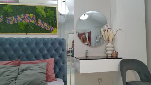 Sienna online show from 09/16/25, 04:35