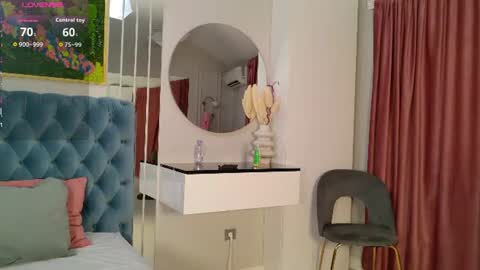 Snapshot of siennapierce chatting on 06/30/26, 11:33 Sienna online show from 06/30/26, 11:33