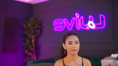 Sienna online show from 11/18/25, 11:14