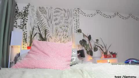 Snapshot of sierra_diamond chatting on 02/15/26, 04:25 Si online show from 02/15/26, 04:25