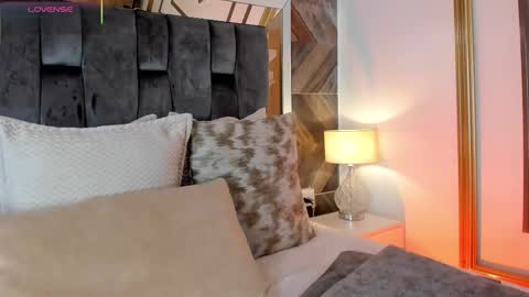 Snapshot of sierrataylor1 chatting on 10/28/25, 12:03 online show from 10/28/25, 12:03