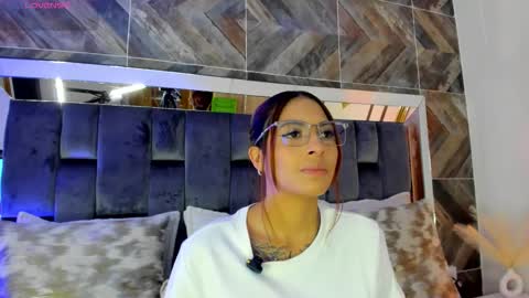 Snapshot of sierrataylor1 chatting on 11/30/25, 04:44 online show from 11/30/25, 04:44