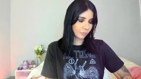 Snapshot of siirena chatting on 12/20/25, 05:53 siirena online show from 12/20/25, 05:53