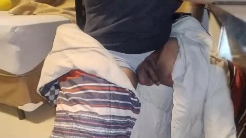 Snapshot of silencedude chatting on 12/23/25, 04:10 Tsuki online show from 12/23/25, 04:10