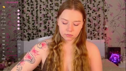 Chloe online show from 12/24/24, 07:49