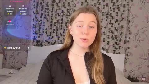 Chloe online show from 10/18/25, 08:04