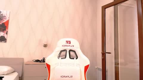 silk_ann online show from 10/15/25, 08:47