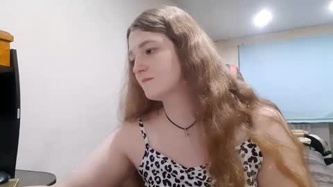 Snapshot of silkfever chatting on 11/03/25, 03:35 Elisabet online show from 11/03/25, 03:35