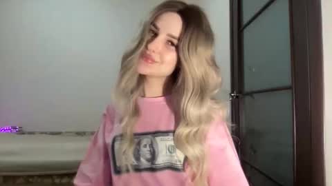 Snapshot of silkybabe19 chatting on 12/05/25, 01:25 silkybabe19 online show from 12/05/25, 01:25