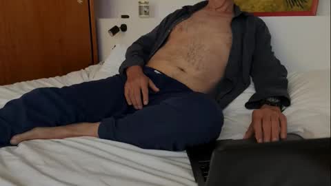 Snapshot of silver_voyager chatting on 12/15/25, 08:29 Sir Stephen online show from 12/15/25, 08:29