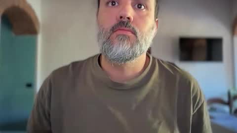 Snapshot of silverbeard81 chatting on 10/13/25, 02:06 silverbeard81 online show from 10/13/25, 02:06