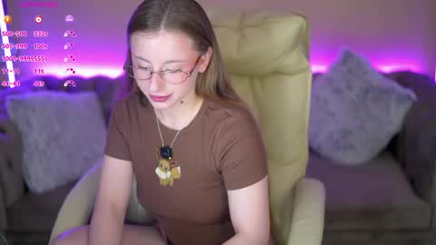Snapshot of silverrmoon chatting on 04/24/26, 06:38 Kristina Kris online show from 04/24/26, 06:38