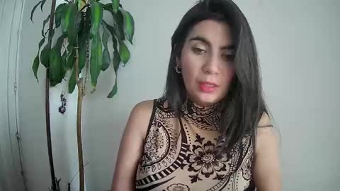 Snapshot of silviecollins chatting on 12/14/24, 02:21 Silvie online show from 12/14/24, 02:21