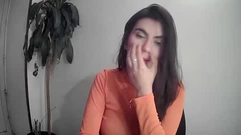 Snapshot of silviecollins chatting on 12/27/24, 01:11 Silvie online show from 12/27/24, 01:11
