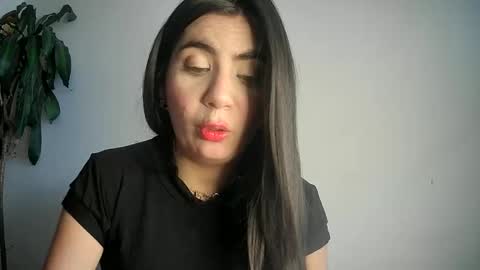 Snapshot of silviecollins chatting on 02/03/25, 10:00 Silvie online show from 02/03/25, 10:00