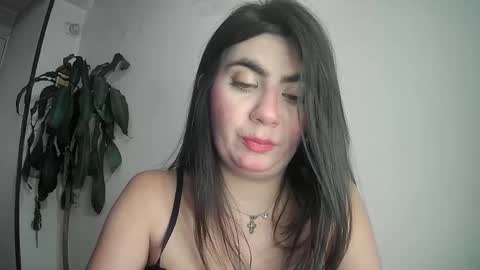 Snapshot of silviecollins chatting on 02/06/25, 12:11 Silvie online show from 02/06/25, 12:11