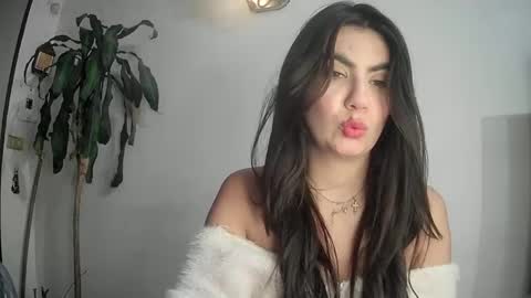 Snapshot of silviecollins chatting on 03/08/25, 01:28 Silvie online show from 03/08/25, 01:28