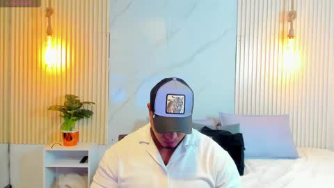 Snapshot of simeone_panda chatting on 02/27/25, 11:41 simeone_panda online show from 02/27/25, 11:41