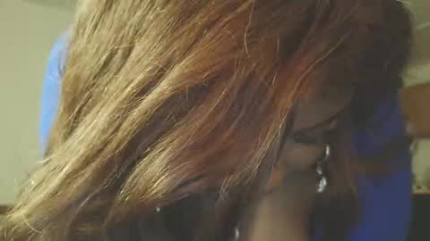 Snapshot of siminfox chatting on 10/24/25, 01:24 Simin Fox online show from 10/24/25, 01:24