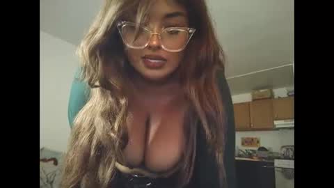 Snapshot of siminfox chatting on 10/24/25, 11:34 Simin Fox online show from 10/24/25, 11:34