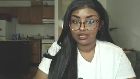 Snapshot of siminfox chatting on 03/13/26, 04:52 Simin Fox online show from 03/13/26, 04:52