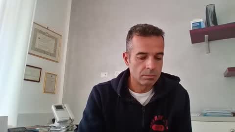 Snapshot of simmeturbate chatting on 11/18/25, 11:47 Italiandaddyitalydickassbottomassholecomshowmasturbatenudeboyitalyatleticcutemuscolarhardcockdickboy online show from 11/18/25, 11:47