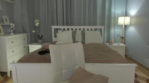 Simona  online show from 01/24/25, 05:00