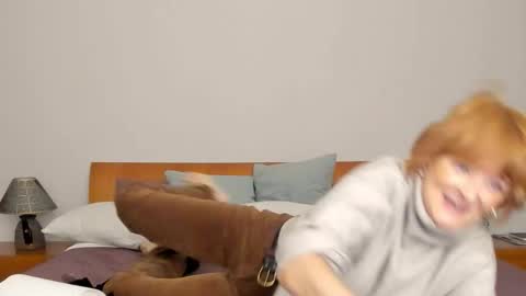 Snapshot of simonadebeauvoir chatting on 01/16/26, 01:37 Simona online show from 01/16/26, 01:37