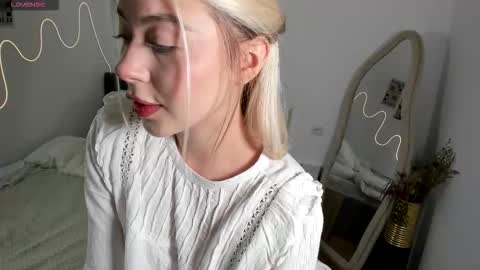 SimonaGerry online show from 10/22/25, 04:35