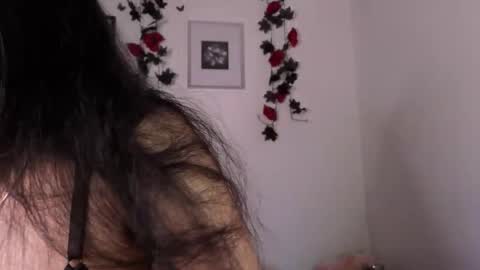 Snapshot of simone_philll chatting on 10/28/25, 08:33 Simone Phill online show from 10/28/25, 08:33