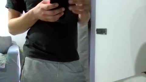 Snapshot of simoninside25 chatting on 09/28/25, 01:05 simoninside25 online show from 09/28/25, 01:05