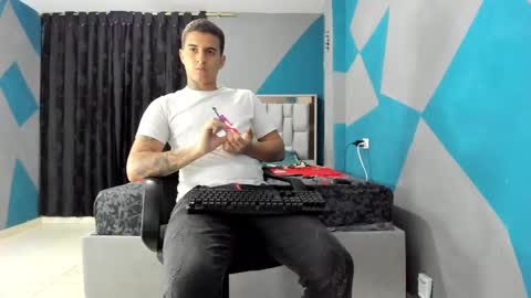 Snapshot of simonkeler chatting on 12/06/24, 04:58 SIMON KELER online show from 12/06/24, 04:58