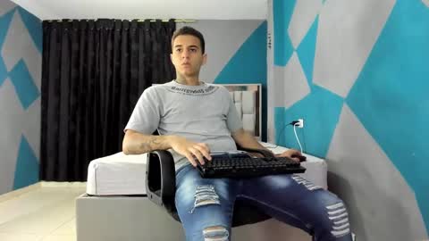 Snapshot of simonkeler chatting on 12/18/24, 11:30 SIMON KELER online show from 12/18/24, 11:30