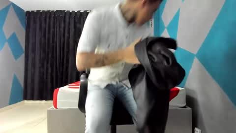 Snapshot of simonkeler chatting on 12/21/24, 03:25 SIMON KELER online show from 12/21/24, 03:25