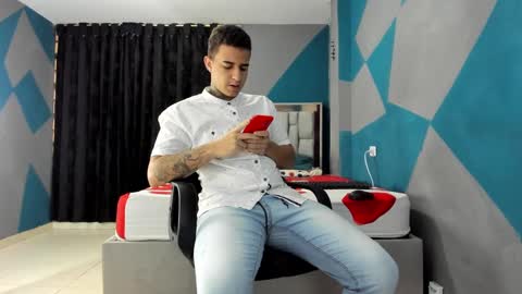 Snapshot of simonkeler chatting on 12/21/24, 04:03 SIMON KELER online show from 12/21/24, 04:03