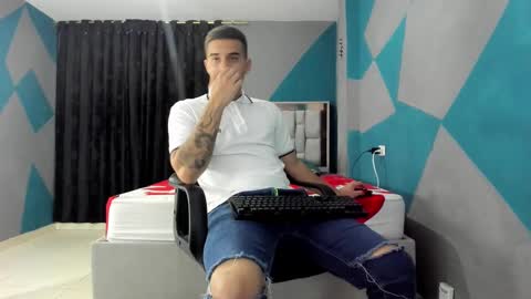 Snapshot of simonkeler chatting on 12/29/24, 06:45 SIMON KELER online show from 12/29/24, 06:45