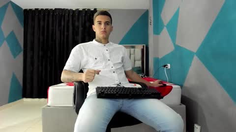 Snapshot of simonkeler chatting on 12/30/24, 11:28 SIMON KELER online show from 12/30/24, 11:28