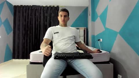 Snapshot of simonkeler chatting on 01/12/25, 05:03 SIMON KELER online show from 01/12/25, 05:03