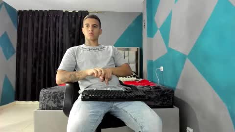 Snapshot of simonkeler chatting on 02/19/25, 06:33 SIMON KELER online show from 02/19/25, 06:33