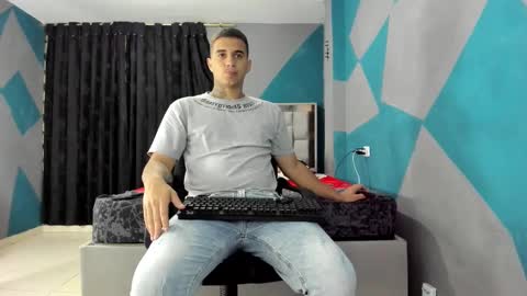 Snapshot of simonkeler chatting on 02/19/25, 09:14 SIMON KELER online show from 02/19/25, 09:14