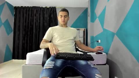 Snapshot of simonkeler chatting on 02/22/25, 08:53 SIMON KELER online show from 02/22/25, 08:53