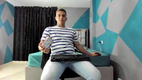 Snapshot of simonkeler chatting on 03/03/25, 11:03 SIMON KELER online show from 03/03/25, 11:03