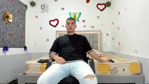 Snapshot of simonkeler chatting on 09/12/25, 09:48 SIMON KELER online show from 09/12/25, 09:48