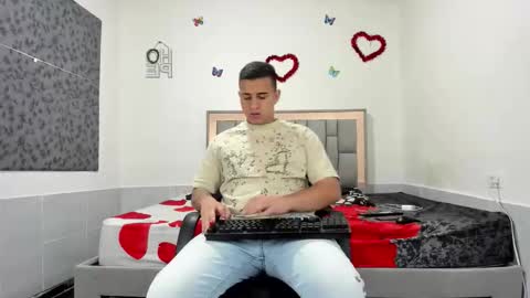 Snapshot of simonkeler chatting on 09/27/25, 12:15 SIMON KELER online show from 09/27/25, 12:15