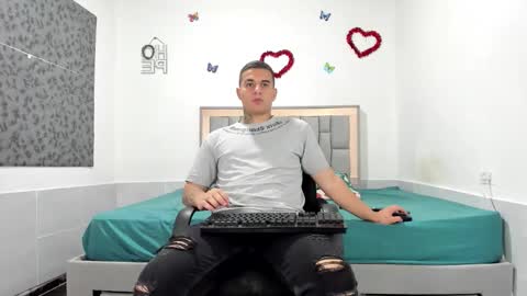 Snapshot of simonkeler chatting on 10/17/25, 02:15 SIMON KELER online show from 10/17/25, 02:15