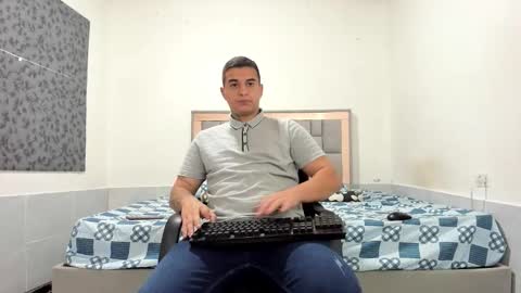 Snapshot of simonkeler chatting on 01/08/26, 11:12 SIMON KELER online show from 01/08/26, 11:12