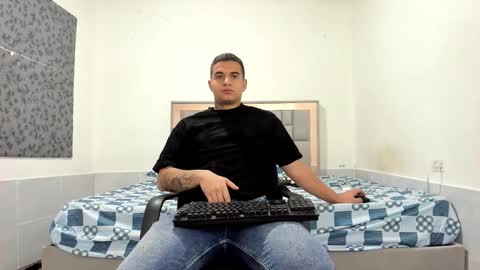 Snapshot of simonkeler chatting on 01/09/26, 05:48 SIMON KELER online show from 01/09/26, 05:48